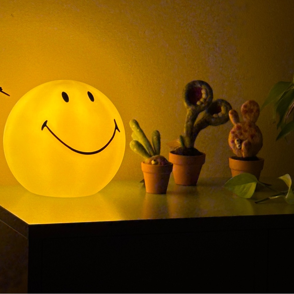 Smiley Face Yellow Lamp